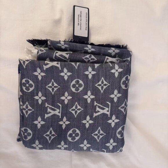 Louis Vuitton Monogram Denim Scarf Blue - Picture 5 of 5